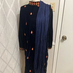 Pakistani Designer Embroidered  Velvet Three Piece Suit for women,Blue brand new